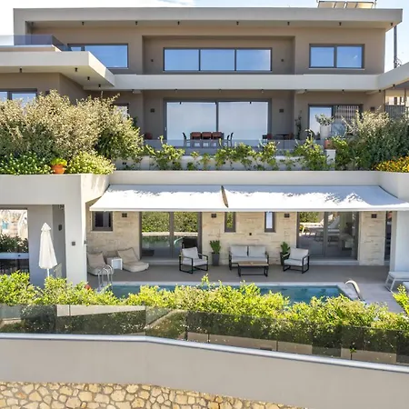 Villa Lusol Seafront - 